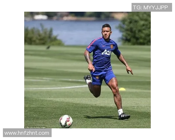 足球明星训练腿部肌肉的高清图片展示与分析