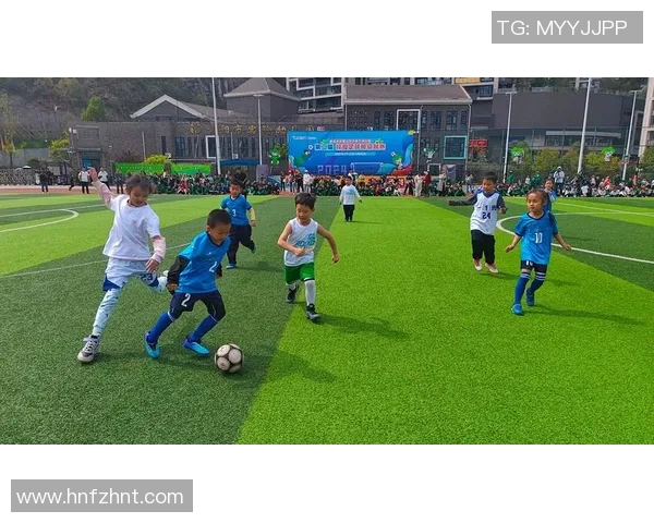 珊瑚浦辉小学足球明星展现青春活力与团队精神的精彩瞬间 珊瑚浦辉小学足球明星展现青春活力与团队精神的精彩瞬间